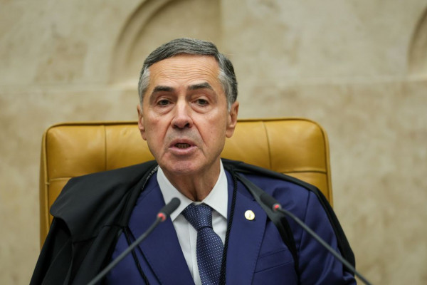 Barroso diz que atuação de Moraes evitou grave erosão democrática