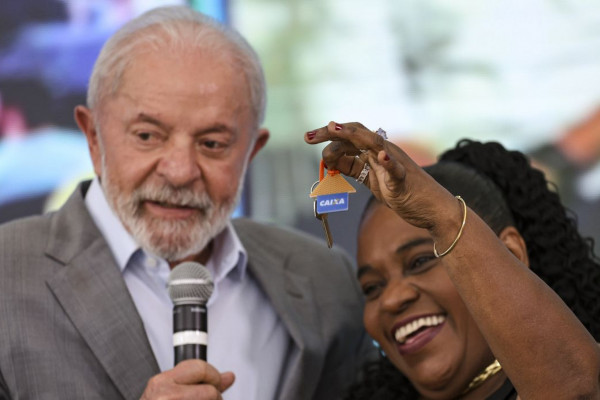 Lula cobra recursos para crédito imobiliário para classe média