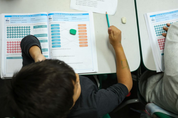 Vagas na área de educação fazem o desemprego ser o menor já registrado