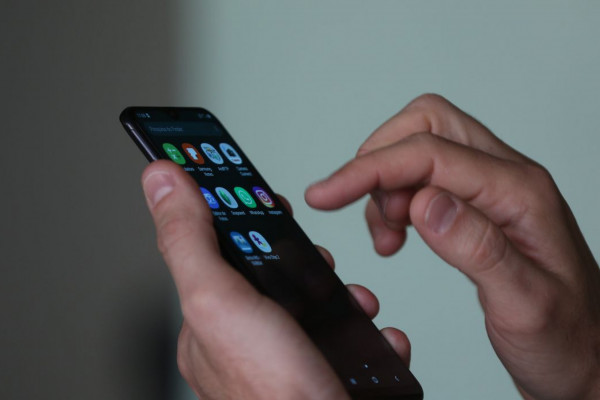 Mais de 300 celulares são apreendidos em mercado popular do Rio