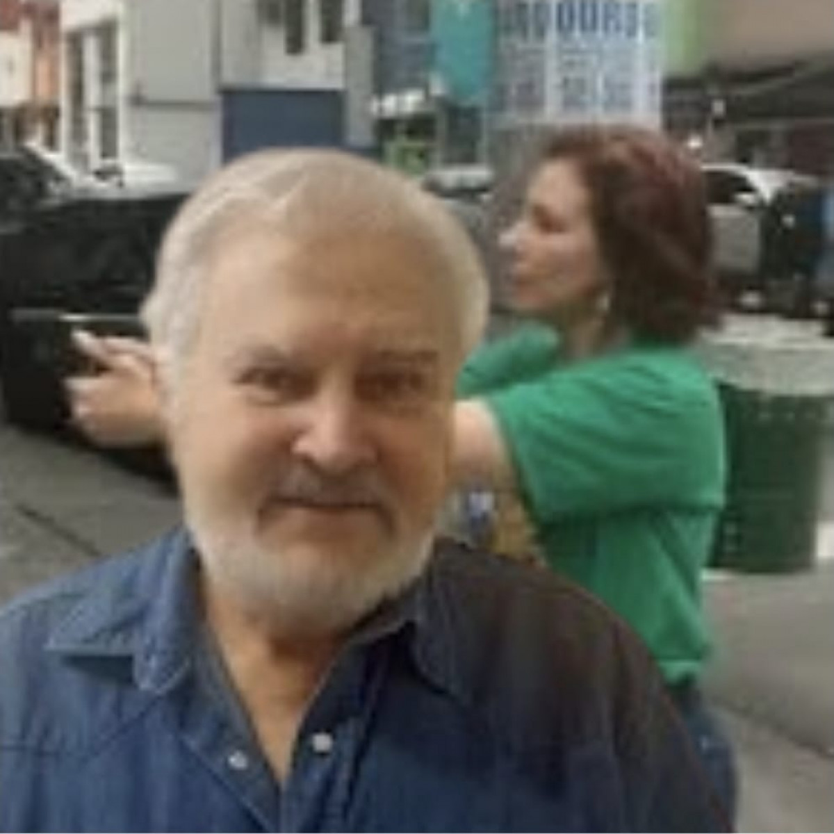 Foto montagem, pai da Deputada Carla Zambelli ao fundo