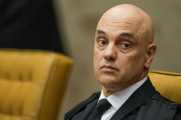 Moraes decreta prisão domiciliar de Bolsonaro 
