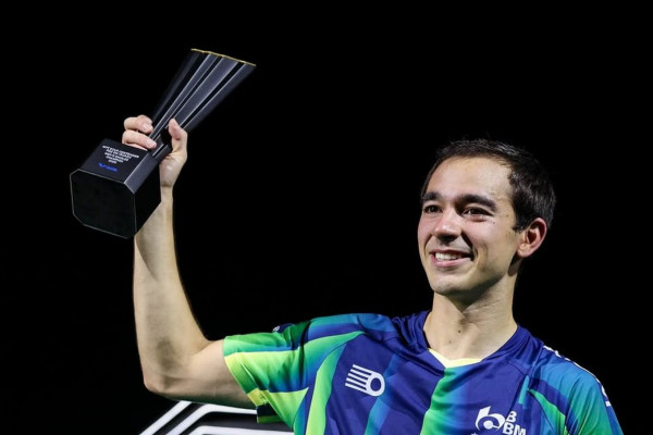 Hugo Calderano comemora título em Foz do Iguaçu, o 4º da temporada