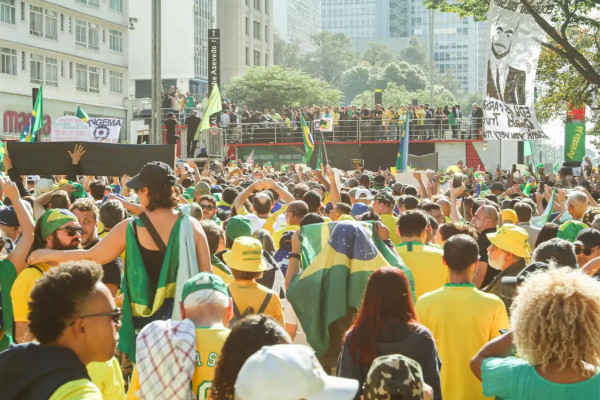 Ato em São Paulo pede anistia a Bolsonaro e exalta Trump