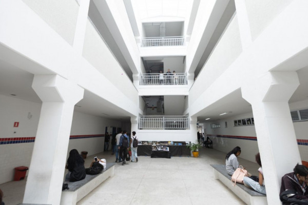 Escola em tempo integral deve ter jornada mínima de 35 horas semanais