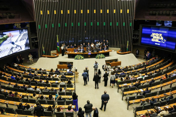 Congresso Nacional homenageia os 90 anos da Voz do Brasil
