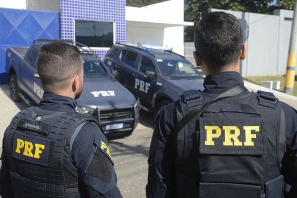 PRF apreende fuzis que estavam sendo levados do Rio para Porto Seguro