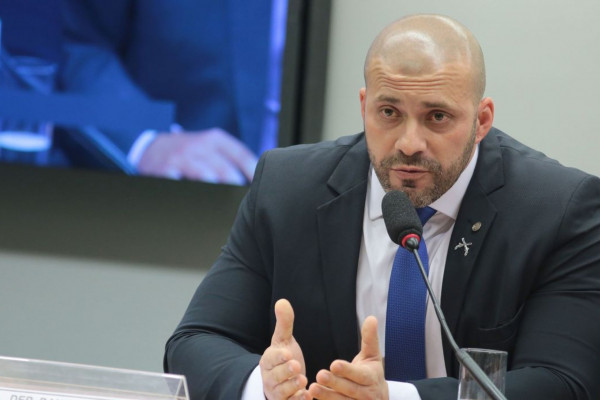 Moraes autoriza Daniel Silveira a fazer tratamento fora da prisão