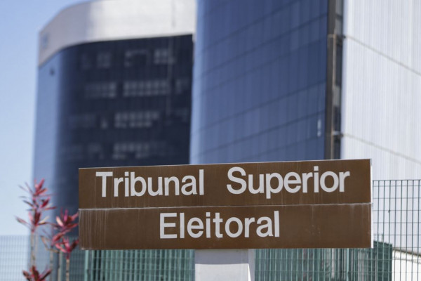 TSE empossa dois ministros indicados por Lula