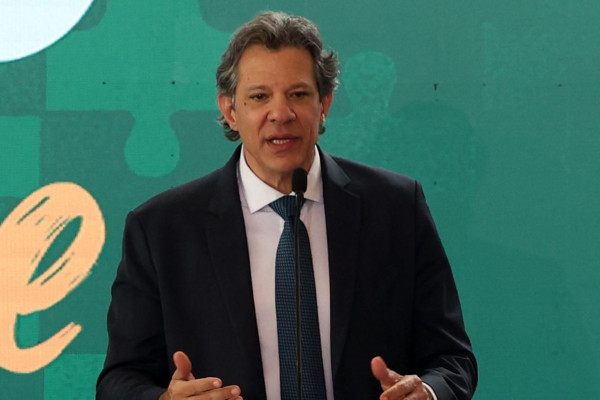 Haddad entrega hoje a Lula plano contra efeitos do tarifaço dos EUA 