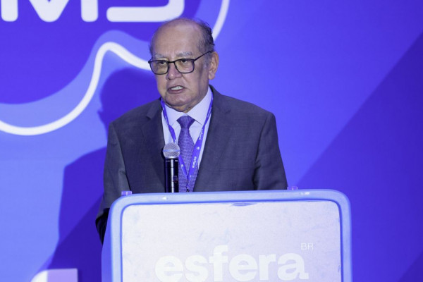 Nenhum desconforto, diz Mendes sobre prisão domiciliar de Bolsonaro