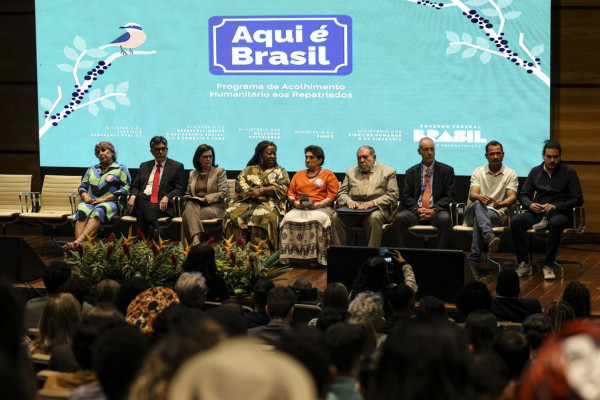 Governo lança programa de acolhimento a repatriados e deportados