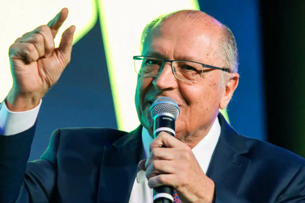 Plano de contingência ao tarifaço deve sair até terça, diz Alckmin