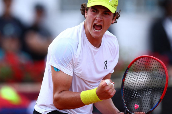 João Fonseca estreia com vitória de virada sobre chinês em Cincinnati