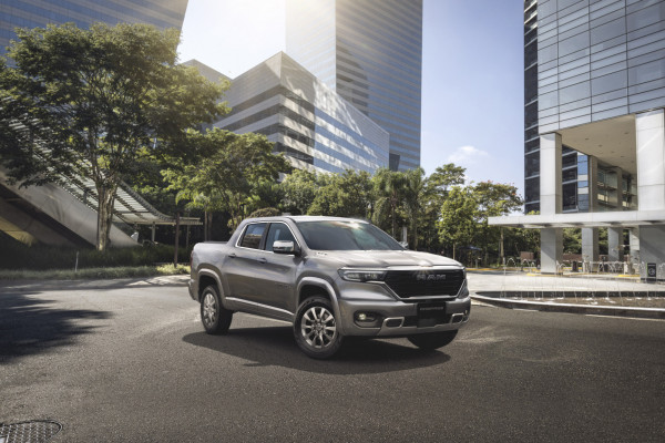 Linha 2026 da Rampage mantém as duas opções de motorização: 2.2 Turbodiesel e 2.0 Hurricane 4 Turbo Gasolina