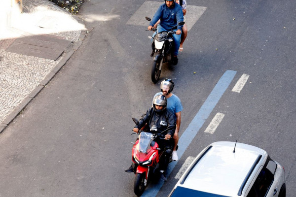 Conheça dez cuidados para uma viagem de moto mais segura