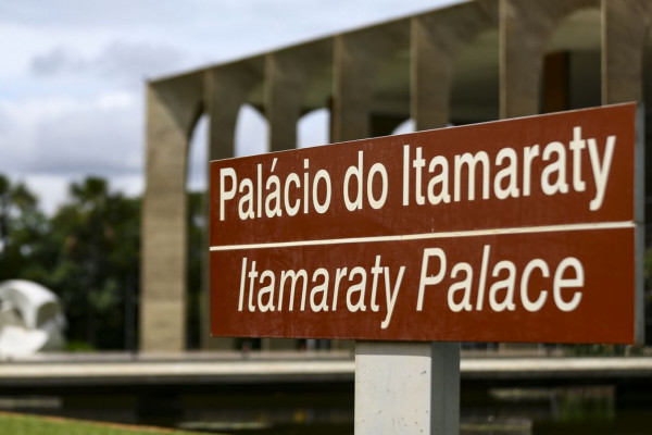 Itamaraty e Gleisi rechaçam ataque de vice-secretário de Trump