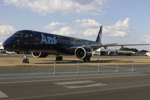 Azul encerra operações em 14 cidades