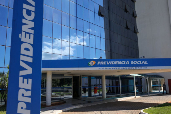 INSS: Senado aprova bônus para servidor acelerar análise de benefícios
