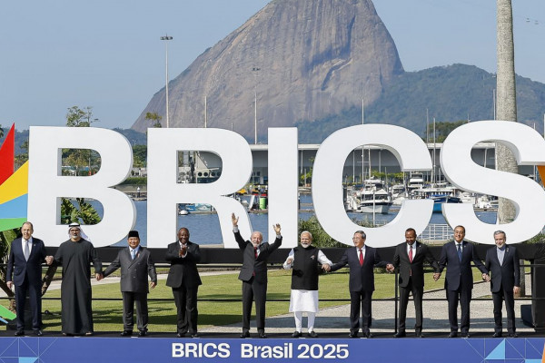 Lula diz que não recuou da ideia de moeda própria do Brics
