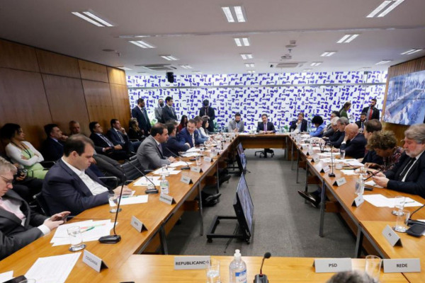 Câmara apresenta texto sobre adultização infantil nas redes em 30 dias