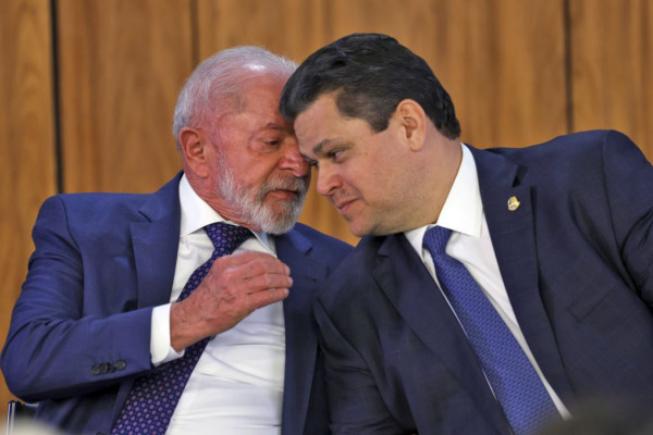 A bola está com o Congresso, diz Lula sobre pacote contra tarifaço