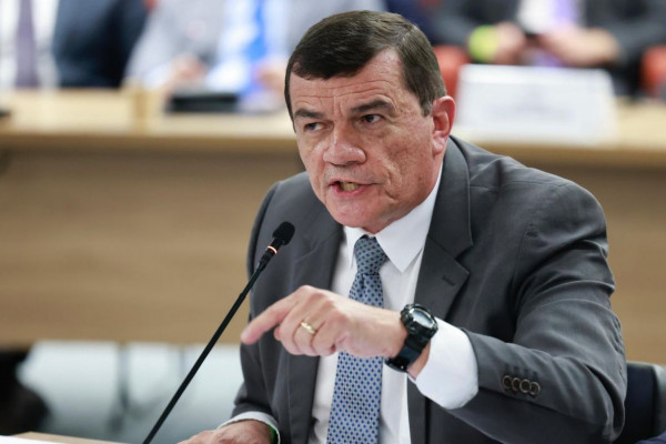 Defesa alega que ex-ministro atuou "ativamente" contra golpe de Estado