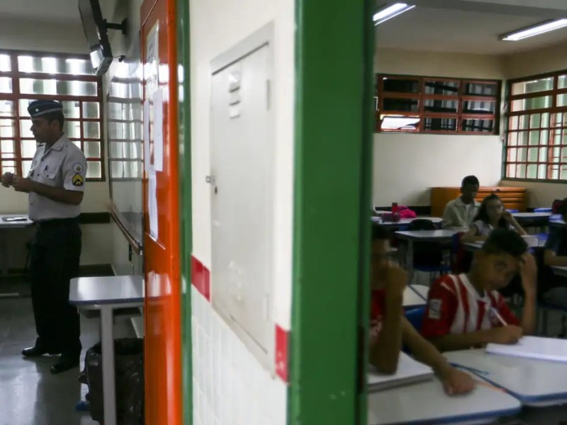 Justiça libera contratação de PMs para escolas cívico-militares em SP