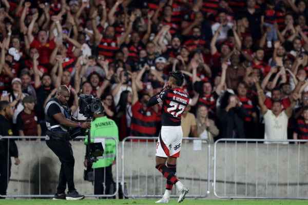 Fla vence e abre vantagem sobre Inter nas oitavas da Libertadores