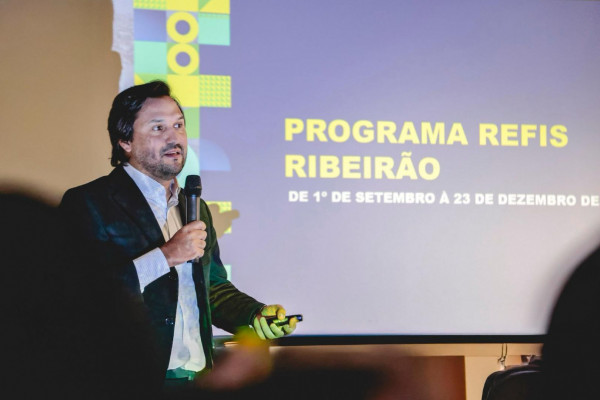 Fernando Oliveira Soares, durante anúncio do Refis