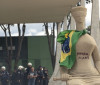 Moraes mantém condenação de mulher que pichou estátua no 8 de janeiro