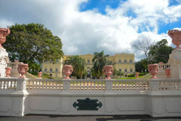 Caminhos da Reportagem mostra reconstrução do Museu Nacional no Rio