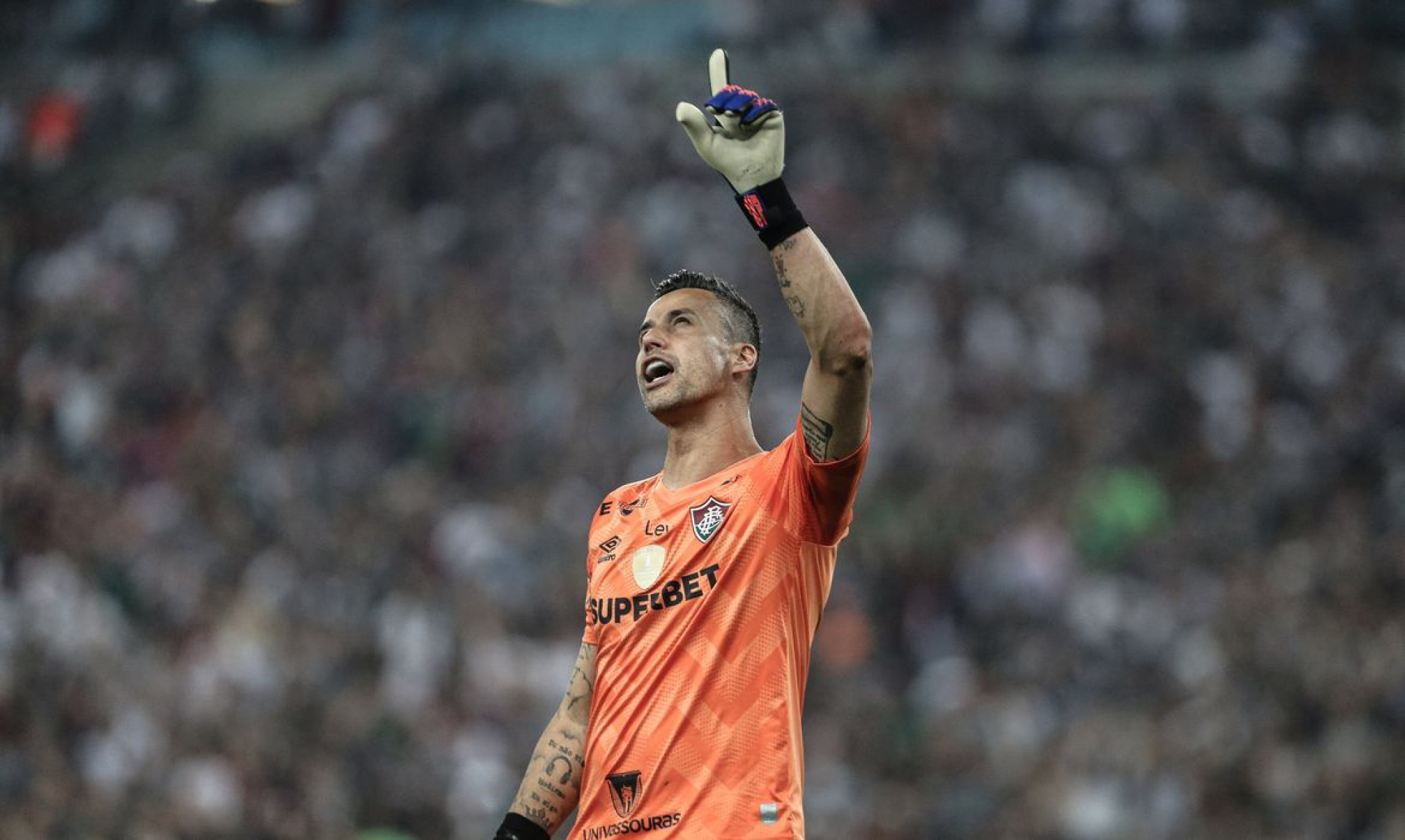 Fábio vira jogador com mais partidas disputadas no futebol mundial