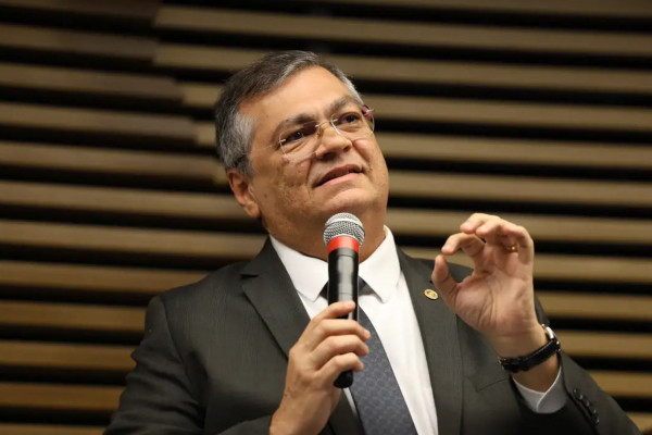 Veto alcança tribunais estrangeiros, mas não internacionais, diz Dino