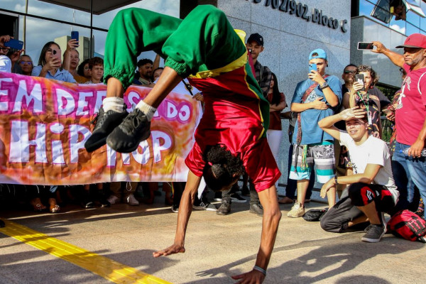 Livro mostra que hip hop conquistou mercados sem perder origem de luta