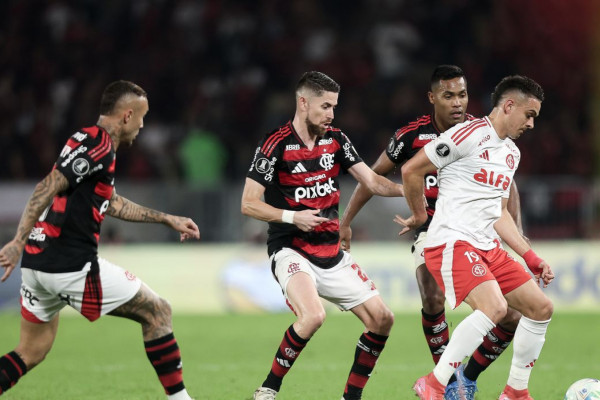 Nacional acompanha duelo final entre Inter e Fla pela Libertadores