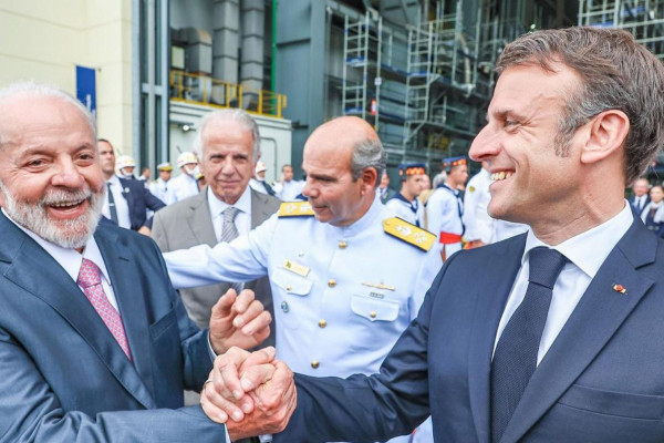 Lula e Macron se comprometem a mais diálogo para acordo Mercosul-UE