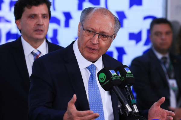 Na Câmara, Alckmin pede urgência em propostas sobre exportações