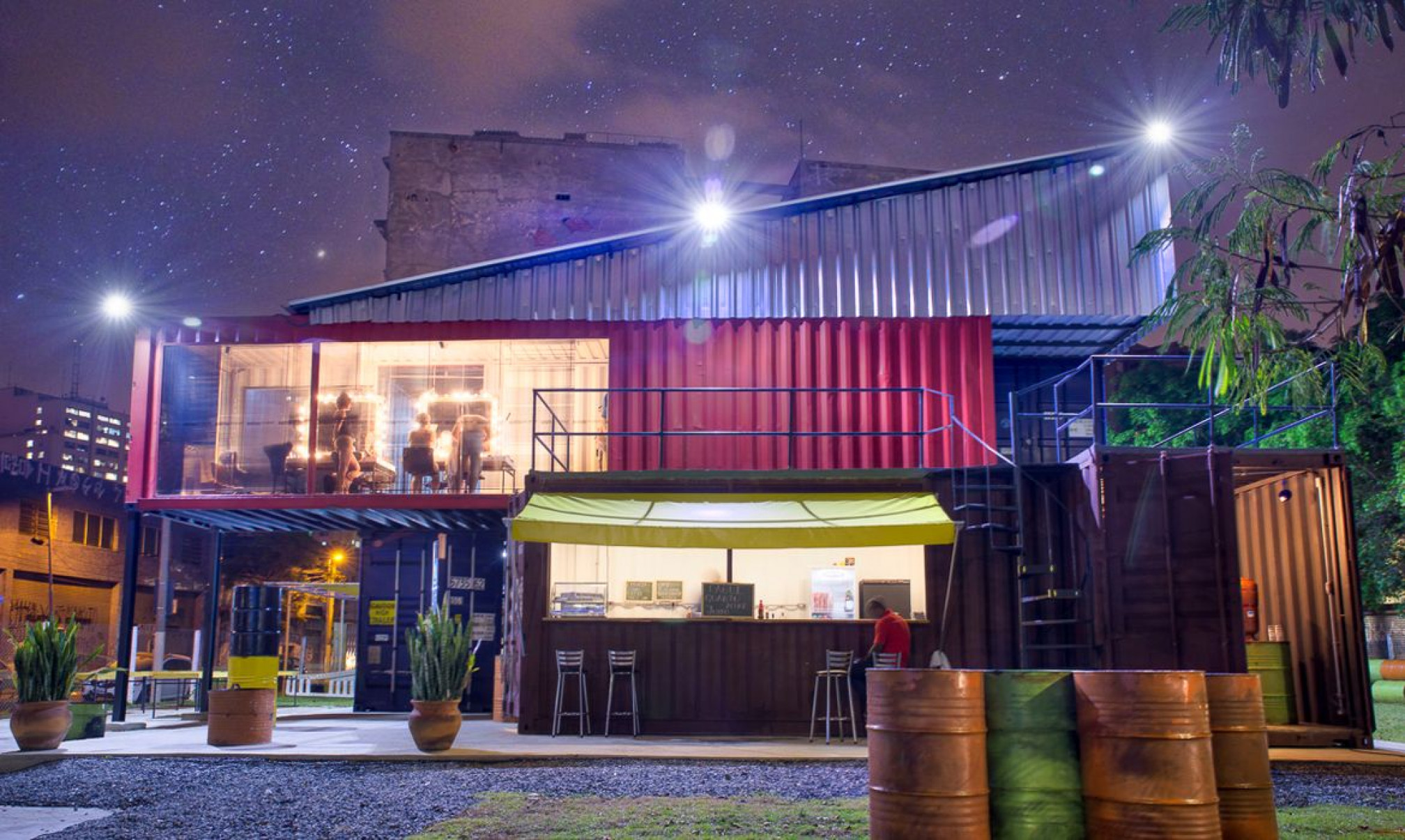 Minc repudia ação policial no Teatro de Contêiner em SP