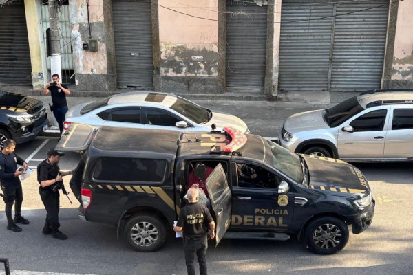 PF prende 14 pessoas de quadrilha que criou 330 empresas de fachada