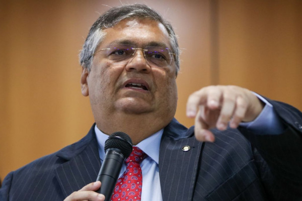 Dino diz que STF não pode ceder a coações, chantagens e ameaças