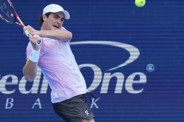 João Fonseca vence estreia contra sérvio e vai à 2ª rodada do US Open