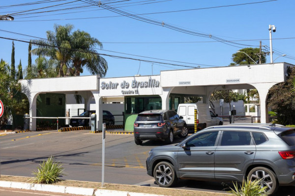 Moraes pede à PGR parecer sobre agentes da PF na casa de Bolsonaro