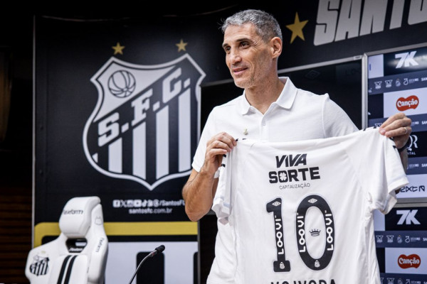 Vojvoda é apresentado oficialmente como novo técnico do Santos