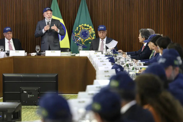 Lula reafirma soberania e diz que Brasil não aceitará ofensas