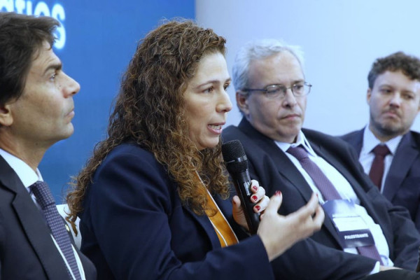 Ministra defende regras objetivas na avaliação de servidor em reforma