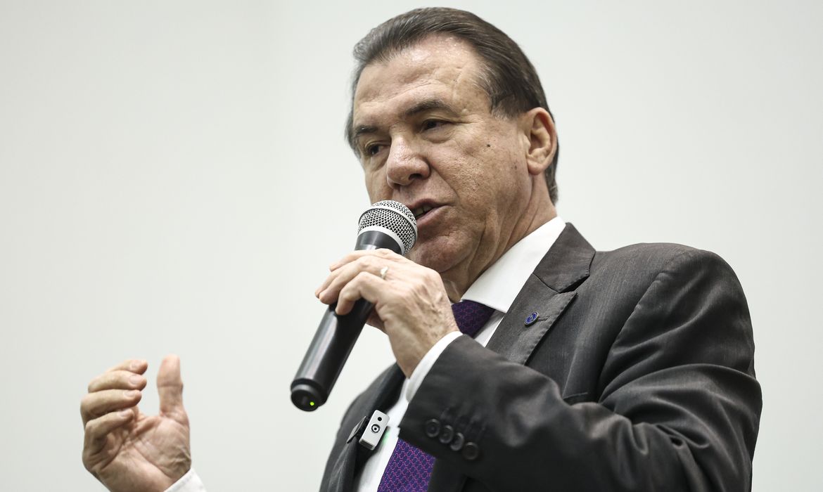 Juro alto preocupa mais que tarifaço, diz Luiz Marinho