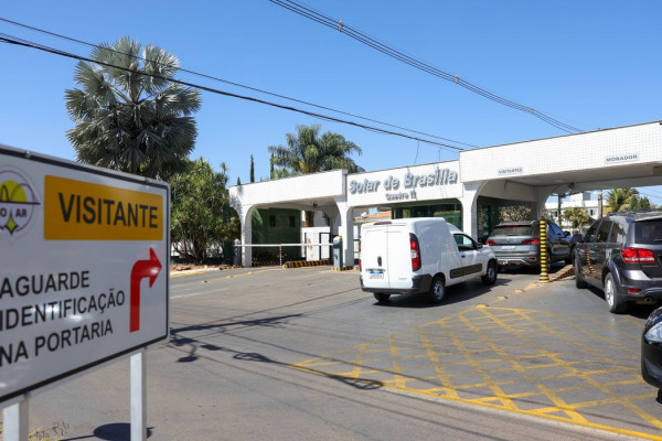 Moraes autoriza Bolsonaro a receber visita de funcionário de cartório