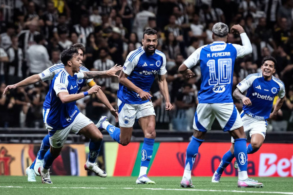 Copa do Brasil: Cruzeiro vence Atlético por 2 a 0 e fica perto da semi