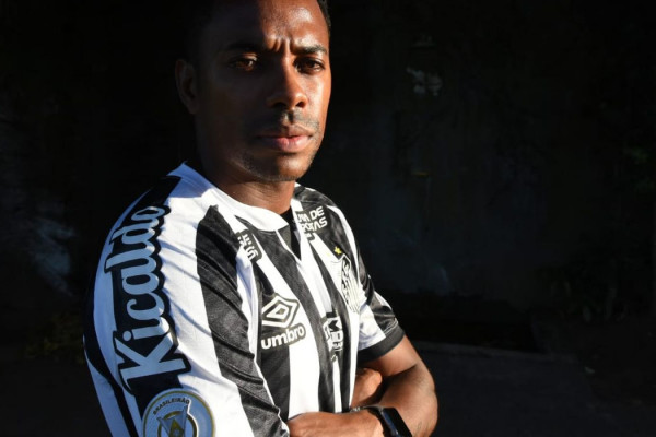 Maioria do STF mantém prisão do ex-jogador Robinho